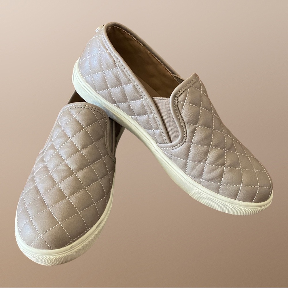 Steve Madden Tan quilt style slip on tennis shoes size 6.5